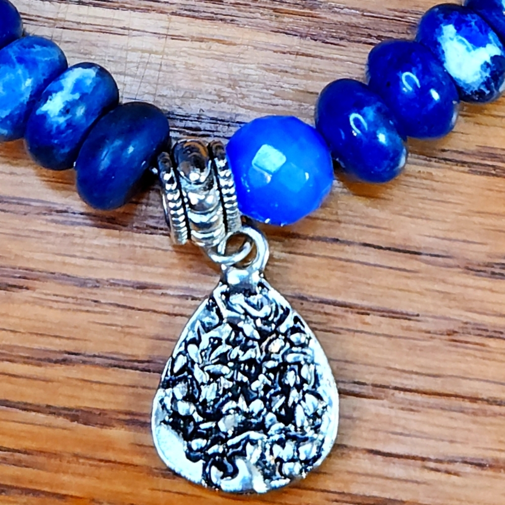 NWT Gorgeous Lazuli Lapis with golden charm Stretch Bracelet - Picture 3 of 3